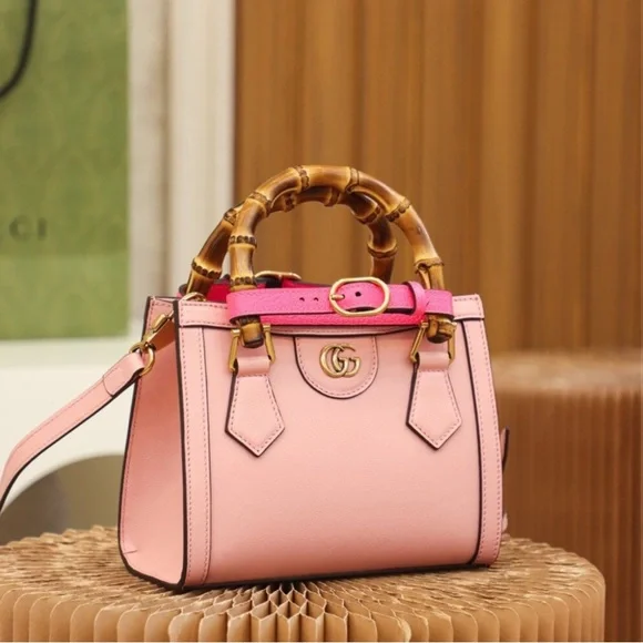 Fashion Bag! ~ Just Purchased/Never Carried ~ Comes w/ Shoulder Strap & Duster💗 - Picture 2 of 6